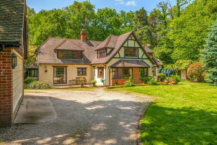 4 Bedroom Detached House For Sale In Stonehill Road, Ottershaw, Chertsey, Surrey, KT16