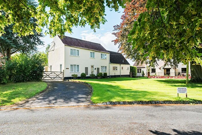 4 Bedroom Detached House For Sale In Roecliffe, York, YO51