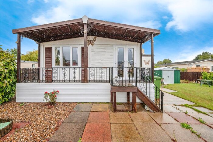 1 Bedroom Park Home For Sale In Butt Lane, Burgh Castle, Great Yarmouth, NR31