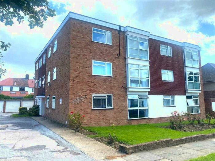 2 Bedroom Apartment To Rent In Leigh On Sea, SS9