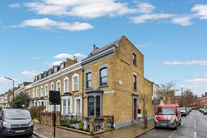 1 Bedroom Flat To Rent In Oldfield Road, Islington, N16
