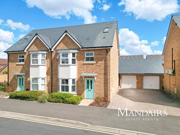 4 Bedroom Semi-Detached House For Sale In Aldermans Drive, Peterborough, PE3