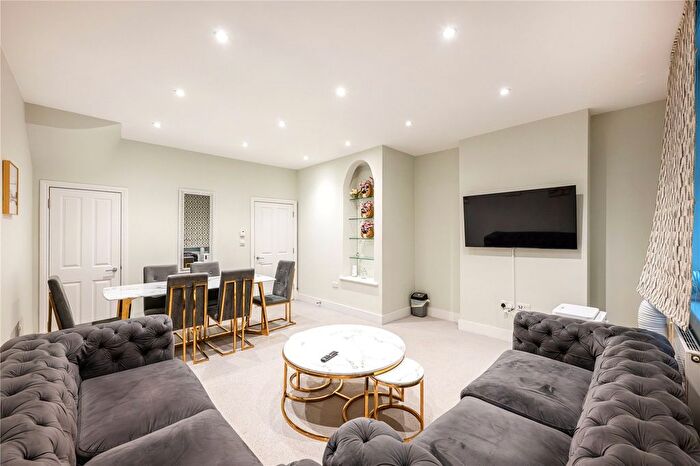 2 Bedroom Maisonette For Sale In North Row, Mayfair, London, W1K
