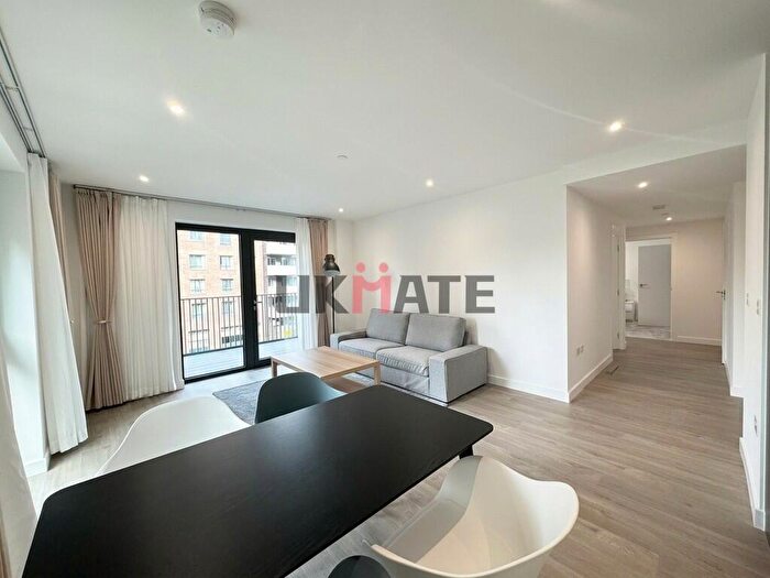 2 Bedroom Flat To Rent In Darter House, Anax Street, N4