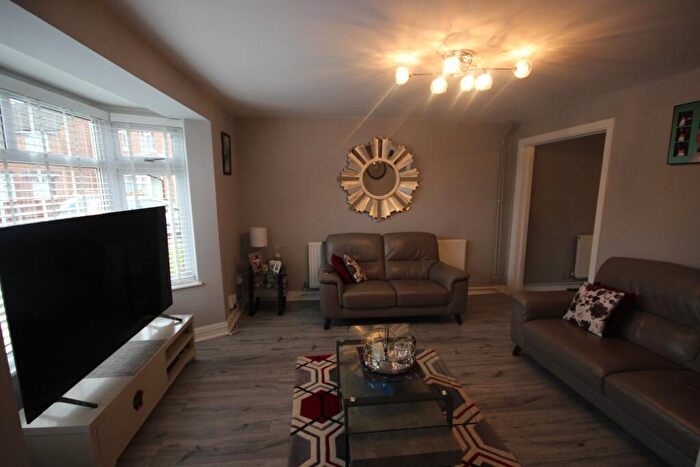 4 Bedroom House To Rent In Dawesmoor Close, Slough, SL2