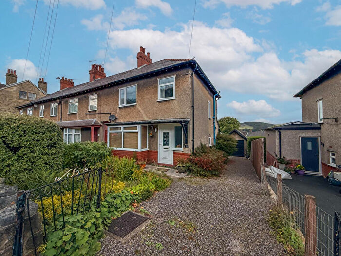 3 Bedroom End Of Terrace House For Sale In Holmfield, Buxton, SK17