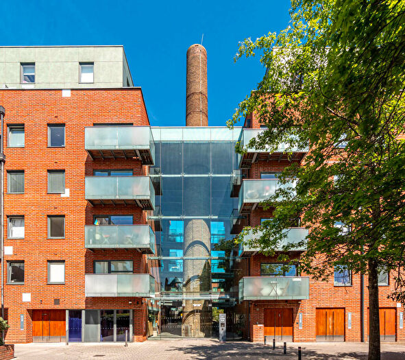 2 Bedroom Apartment For Sale In Tiltman Place, Finsbury Park, London, N7