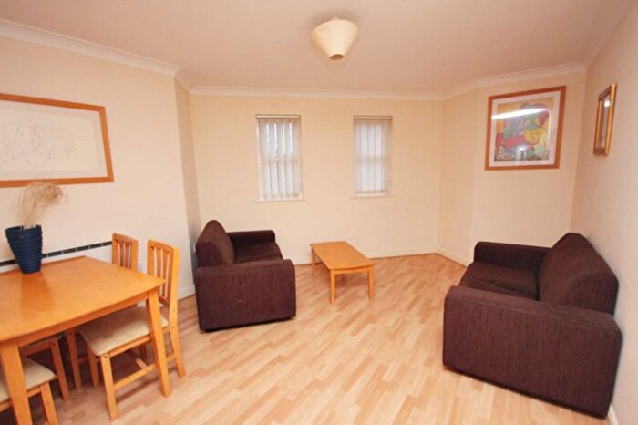 2 Bedroom Flat To Rent In Hadfield Close, Fallowfield, M14