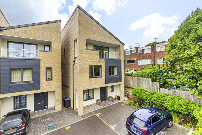 5 Bedroom Detached House To Rent In Greenview, Blackness Lane, Woking, GU22