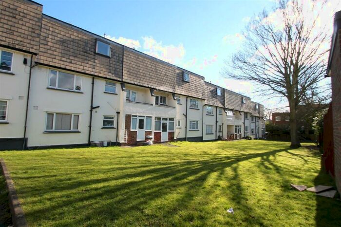 2 Bedroom Apartment To Rent In Stonegrove Court, Stonegrove, Edgware, Greater London, HA8