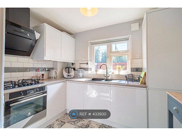 1 Bedroom Maisonette To Rent In Coulson Way, Burnham, Slough, SL1