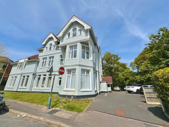 1 Bedroom Flat To Rent In Pine Tree Glen, Westbourne, Bournemouth, BH4