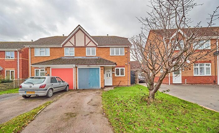 3 Bedroom Semi Detached House For Sale In Hogarth Close, Hinckley, LE10