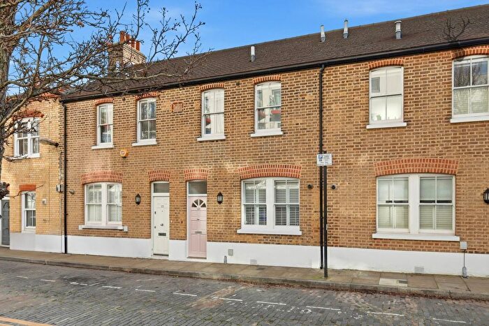 3 Bedroom Terraced House For Sale In Douro Street, Bow, E3