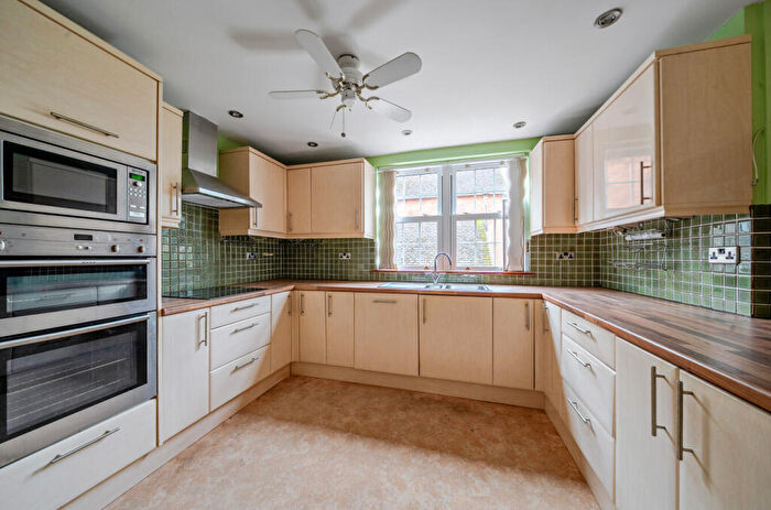 2 Bedroom Apartment For Sale In High Street, Tewkesbury, Gloucestershire, GL20