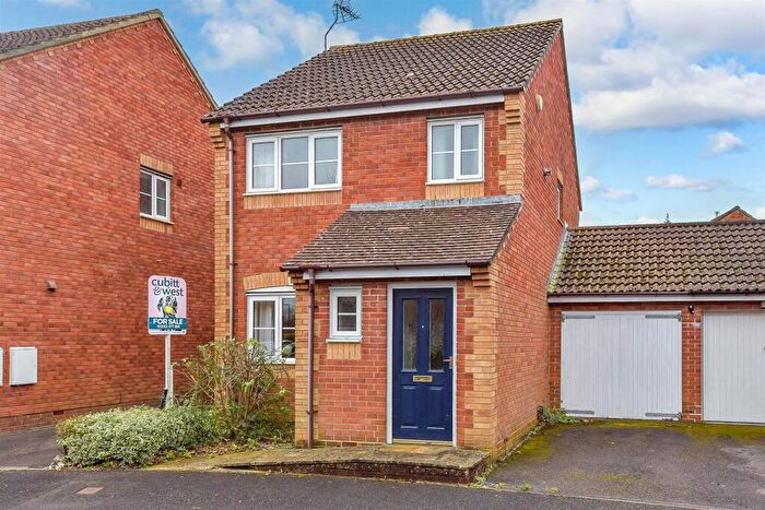 3 Bedroom Link Detached House For Sale In Lark Way, Westbourne, Hampshire, PO10