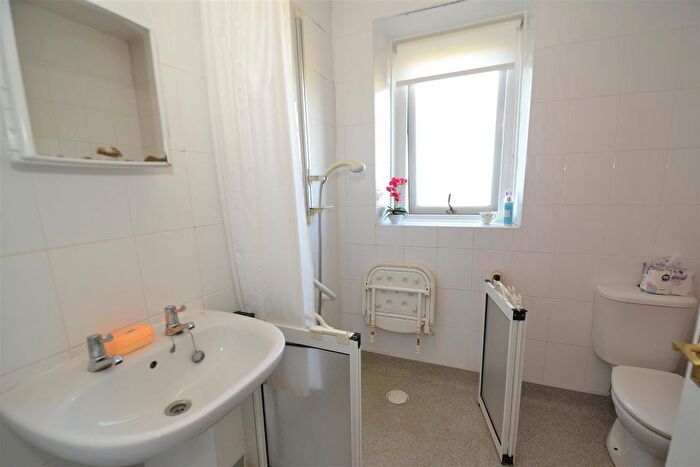 3 Bedroom Terraced House For Sale In Delph Terrace, Clayton, Bradford, BD14