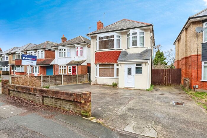 3 Bedroom Detached House For Sale In Wimborne Road, Bournemouth, Dorset, BH11