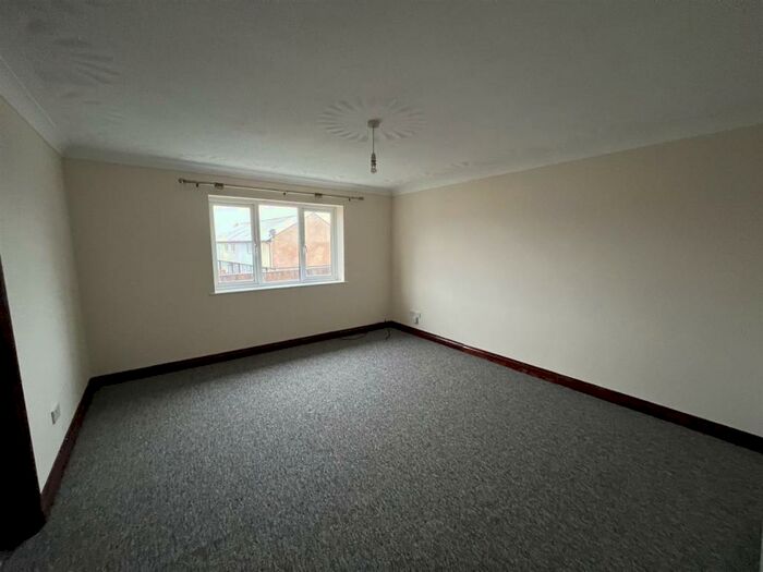 House To Rent In Dolphin Court, Fore Street, Cullompton, EX15