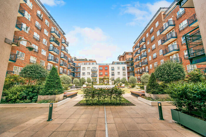 2 Bedroom Apartment To Rent In Alexander House, Royal Quarter, KT2