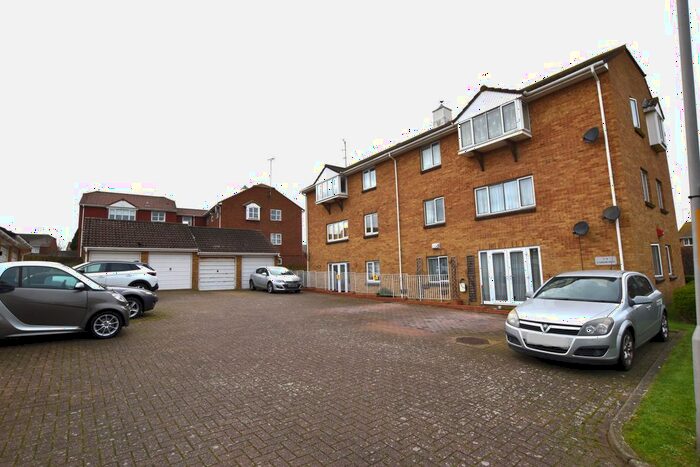 2 Bedroom Flat To Rent In Hadlow Drive, Margate, CT9