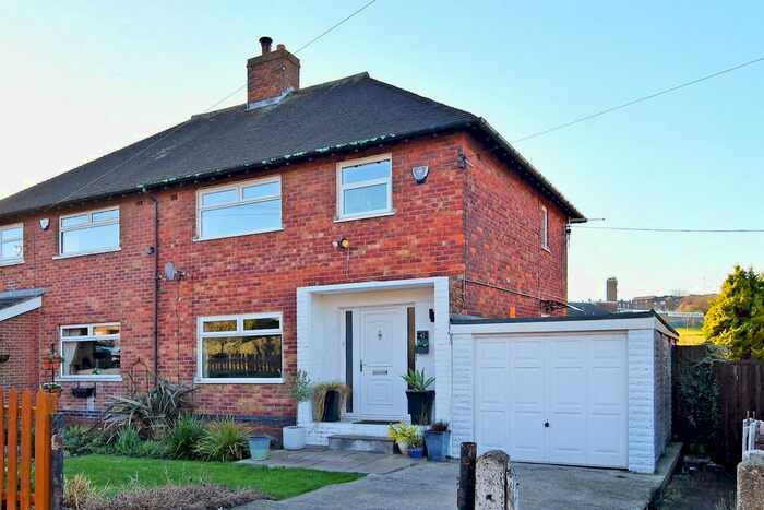 3 Bedroom Semi-Detached House To Rent In Kilvington Crescent, Sheffield, S13