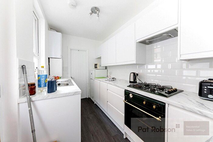 2 Bedroom Apartment To Rent In Lavender Gardens, West Jesmond, Newcastle Upon Tyne, NE2