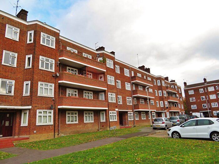 2 Bedroom Apartment To Rent In Snaresbrook, E18