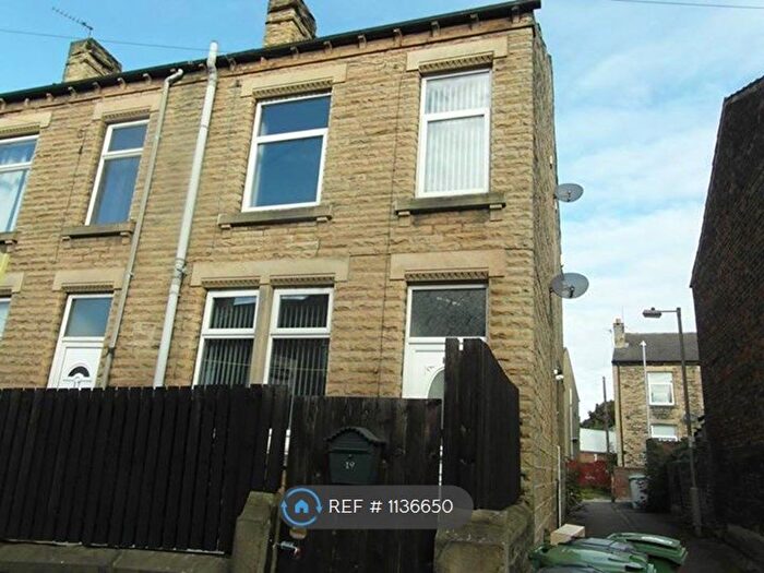 2 Bedroom End Of Terrace House To Rent In Jeremy Lane, Heckmondwike, WF16