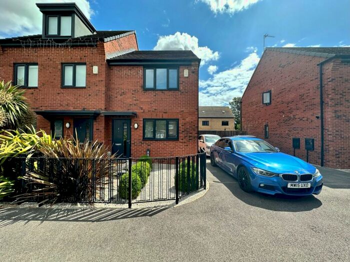 2 Bedroom Semi-Detached House To Rent In Kedrum Road, Hull, HU9