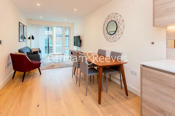 2 Bedroom Flat To Rent In Duke Of Wellington, Woolwich, SE18