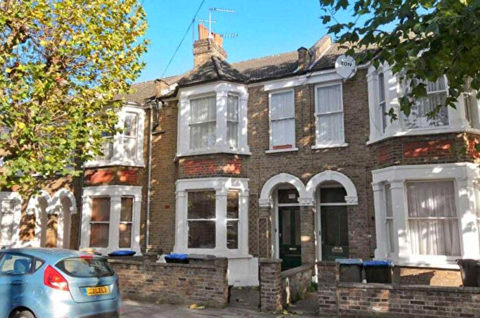 2 Bedroom Flat To Rent In Churchill Road, Willesden, London, NW2