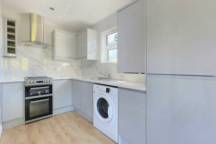 1 Bedroom Flat To Rent In Rusham Road, Clapham South, London, SW12