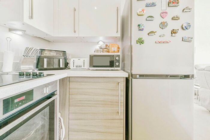 1 Bedroom Flat For Sale In Giles Crescent, Stevenage, Hertfordshire, SG1