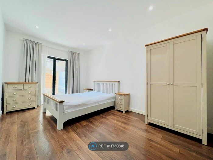 2 Bedroom Flat To Rent In Witham Road, London, W13