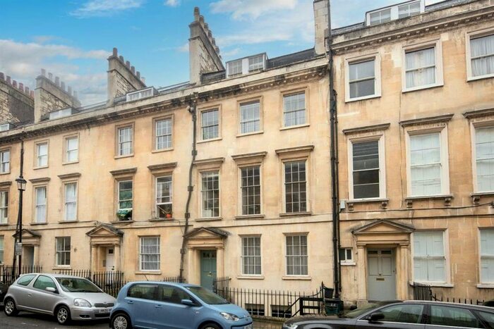 3 Bedroom Apartment To Rent In Flat, Rivers Street, Bath, BA1