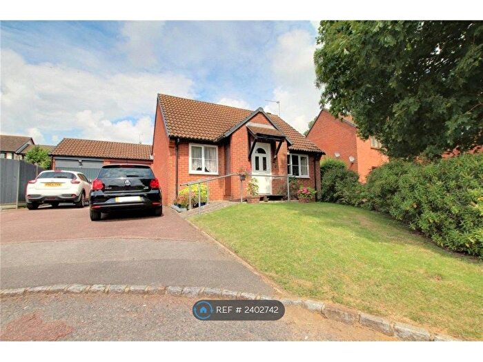 2 Bedroom Bungalow To Rent In Cannock Way, Workingham, RG6