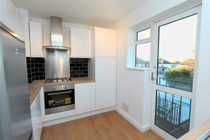 3 Bedroom Apartment To Rent In High Street, Banstead, SM7