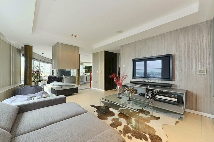 3 Bedroom Flat To Rent In New Providence Wharf, Fairmont Avenue, London, E14