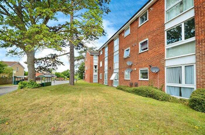 2 Bedroom Flat For Sale In Thamesdale, London Colney, St. Albans, AL2