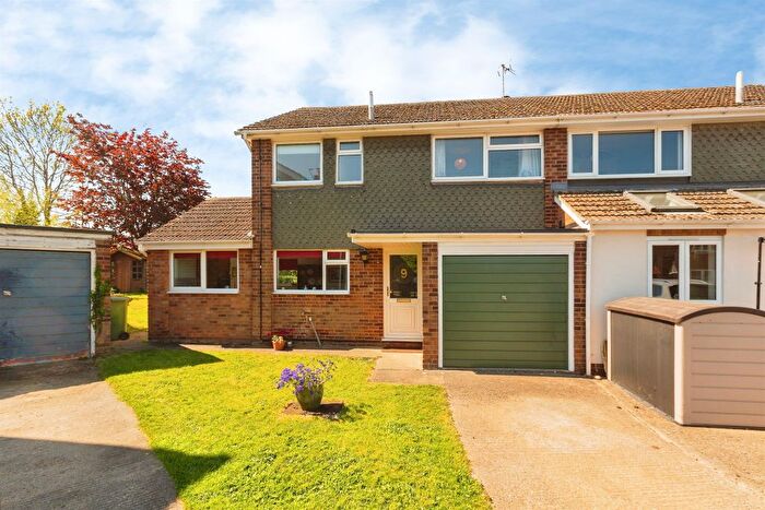 3 Bedroom Semi-Detached House For Sale In Hunters Point, Chinnor, OX39