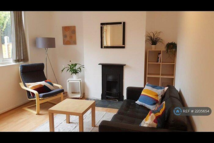 3 Bedroom Maisonette To Rent In Bianca House, London, N1