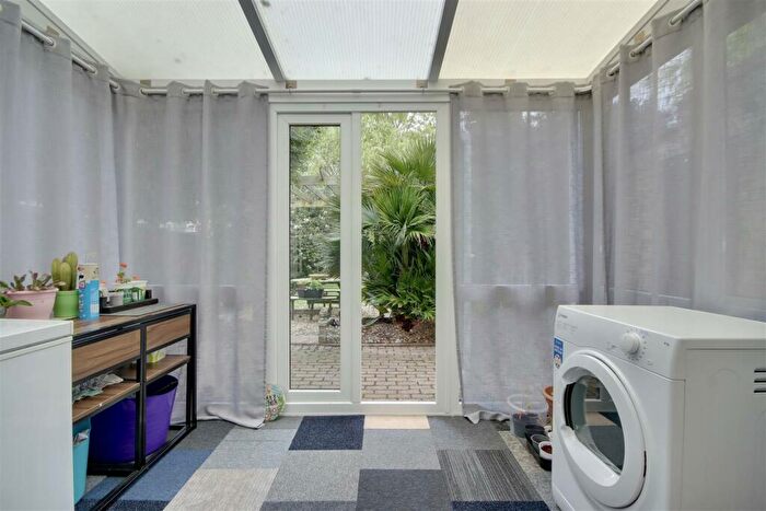 3 Bedroom End Of Terrace House For Sale In Milton Road, Cowplain, Waterlooville, PO8