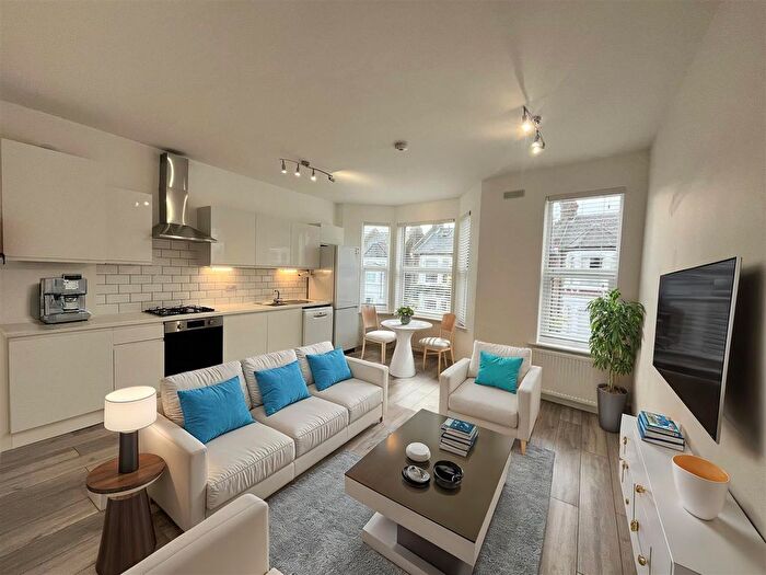 2 Bedroom Flat To Rent In Linden Avenue, Kensal Rise, NW10