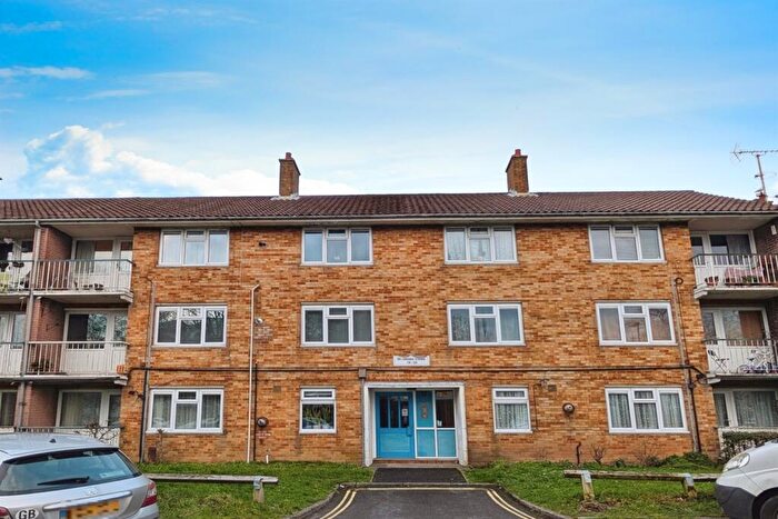 2 Bedroom Flat To Rent In St. James Close, SO15