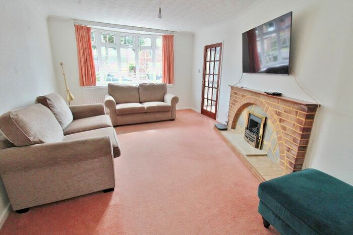 4 Bedroom Detached House For Sale In Croftlands Avenue, Stubbington, Fareham, PO14