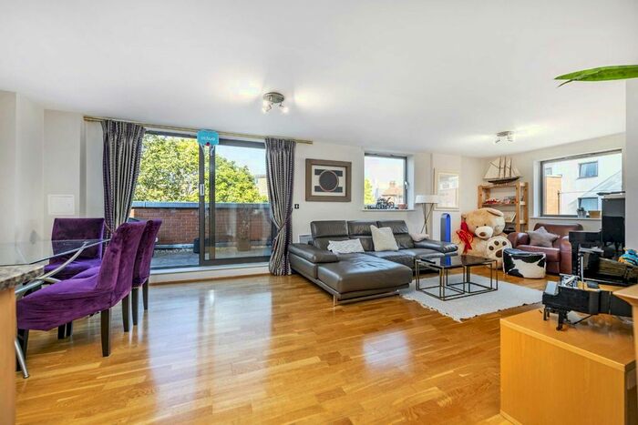 3 Bedroom Flat To Rent In Montaigne Close, London, SW1P