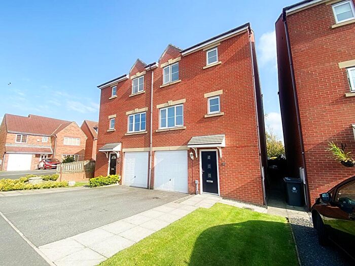 4 Bedroom Semi-Detached House For Sale In Housesteads Close, Wallsend, NE28