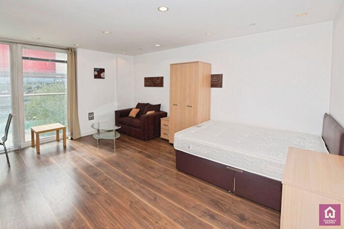 1 Bedroom Flat To Rent In Number One Pink, Salford Quays, Salford, M50