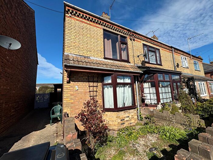 2 Bedroom End Of Terrace House For Sale In Chapel Street, Stanground, Peterborough, PE2